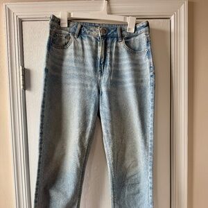 👖 American Eagle Light Wash Straight Leg Jeans – Size 8 Short